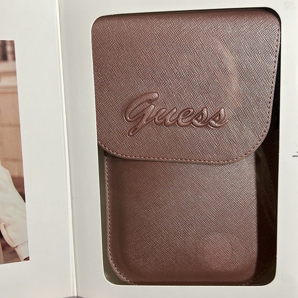 Guess universal phone pouch, pink leather design with strap and cardslot - Picture 5 of 6